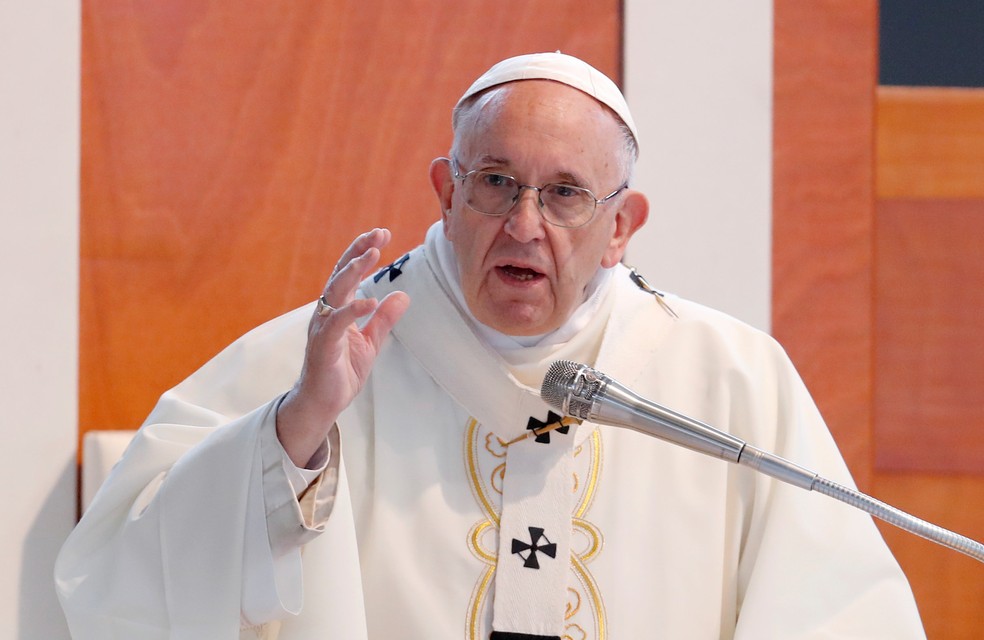 Papa Francisco fala durante visita pastoral à igreja de San Paolo a Corviale, em Roma, em 15 de abril de 2018 (Foto: Remo Casilli/Reuters) Papa Francisco fala durante visita pastoral à igreja de San Paolo a Corviale, em Roma, em 15 de abril de 2018 (Foto: Remo Casilli/Reuters)
