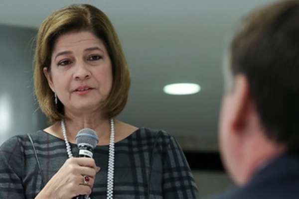 Marcos Correa/Presidência da República/Divulgação Delis Ortiz fala ao presidente durante café da manhã no Palácio do Planalto