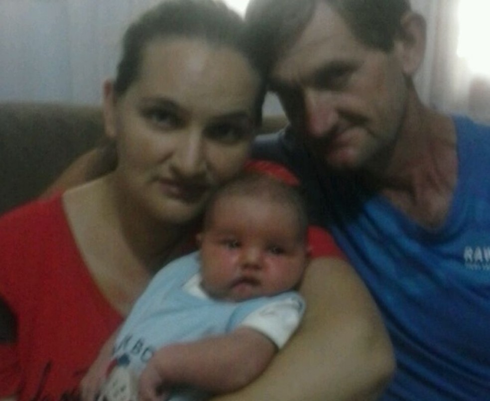 Lorenzo com os pais Simone e Sérgio (Foto: Arquivo pessoal) Lorenzo com os pais Simone e Sérgio (Foto: Arquivo pessoal)